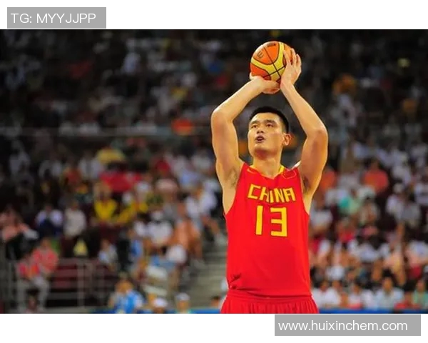 姚明与队友默契配合展现篮球魅力成就辉煌职业生涯