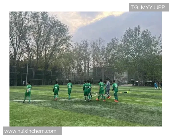 足球明星亲自授课教你如何提升足球技能与战术意识