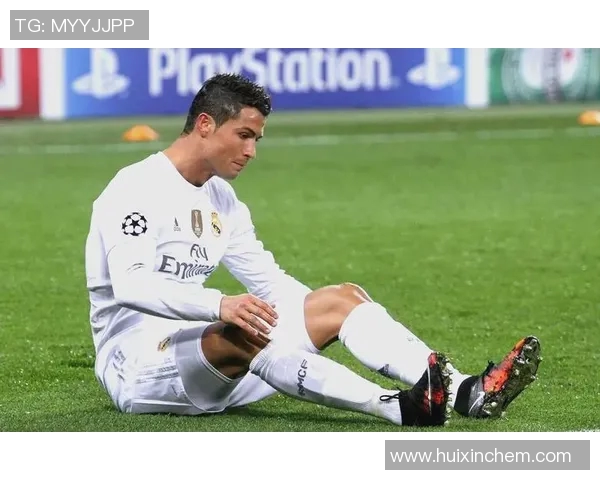 当足球明星与C罗同场竞技时的精彩瞬间与背后故事揭秘